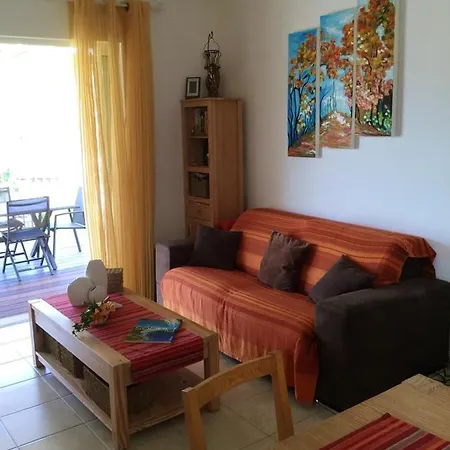 Maison Accueillante Avec Jardin Et Vue Sur Montagne A Porto-vecchio בית נופש